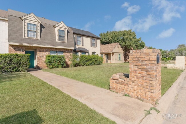 Foto del edificio - 210 Washington Blvd