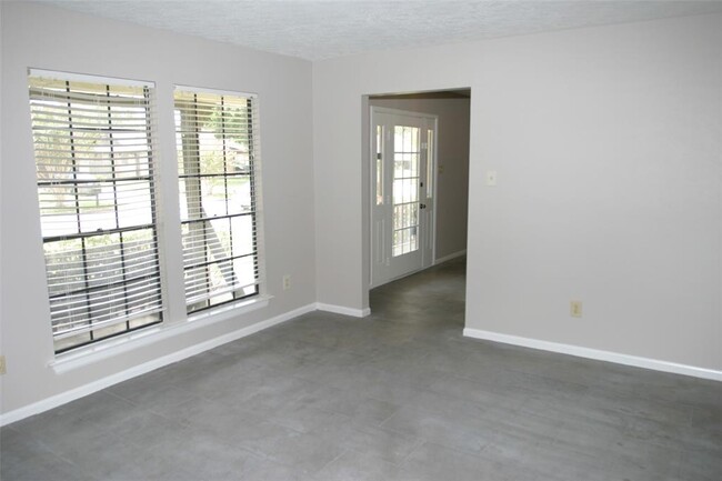 Building Photo - 15243 Kelbrook Dr
