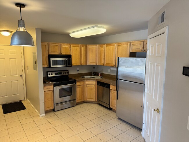 Building Photo - 8673 E Dry Creek Rd