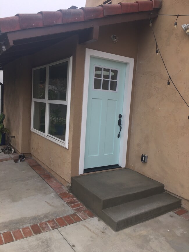 Building Photo - 400 Flint Ave