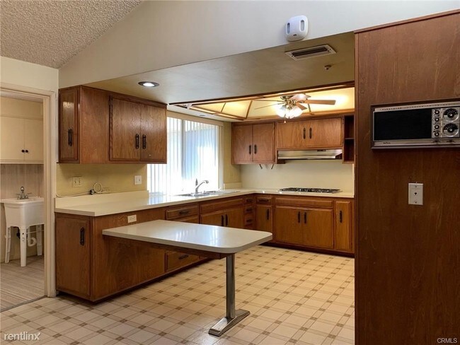 Building Photo - 3 br, 3 bath House - 2861 Copa de Oro Dr