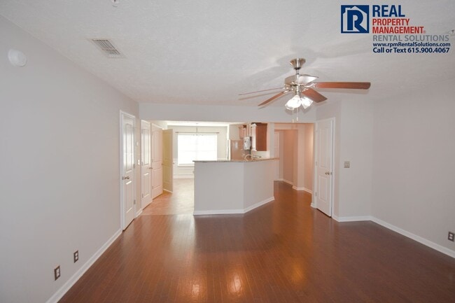 Building Photo - Wonderful 3BR Mboro townhome- GREAT location!