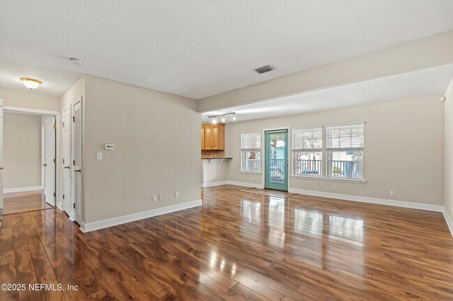 Foto del edificio - 3434 Blanding Blvd