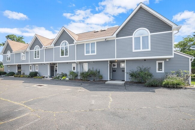 Building Photo - 11 Van Zant St