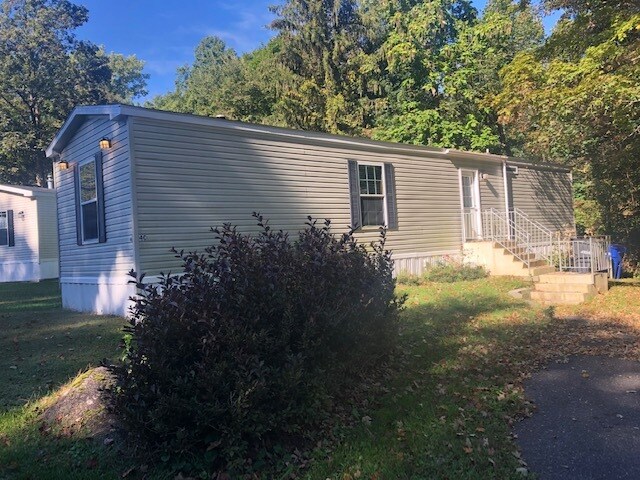 Foto del edificio - 4 Candlewood Mountain Rd