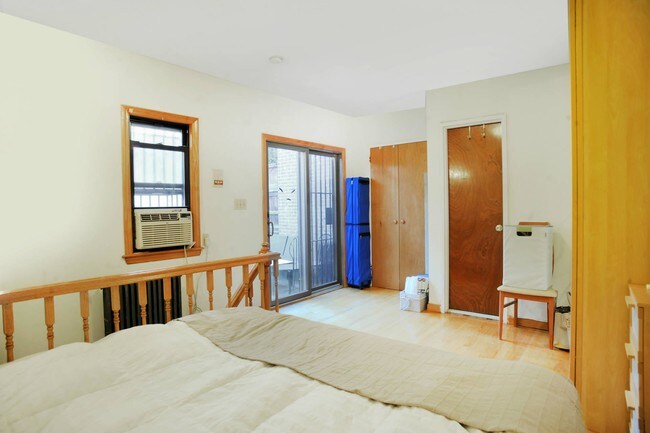 Building Photo - 345 W 87th St