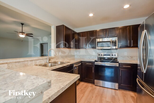 Foto del edificio - 127 Sandhill Crane Ln