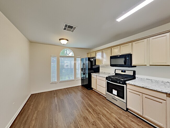 Foto del edificio - 23126 N Waterlake Dr
