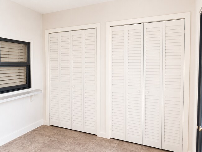 Foto del edificio - "Seaside Elegance: Fully Furnished 2-Bed, 2-Bath Condo with Granite Finishes & Guest Suite at Coc...