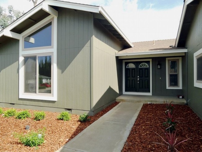 Building Photo - Beautifully Updated Evergreen Home With Pool