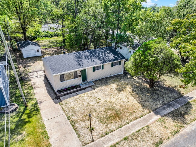 Building Photo - 1050 Ozment Dr