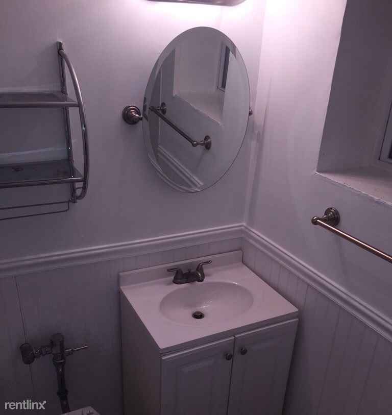 Building Photo - 1 br, 1 bath Apartment - 2520 36th Ave