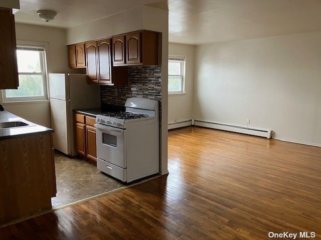 Building Photo - 464 N Corona Ave