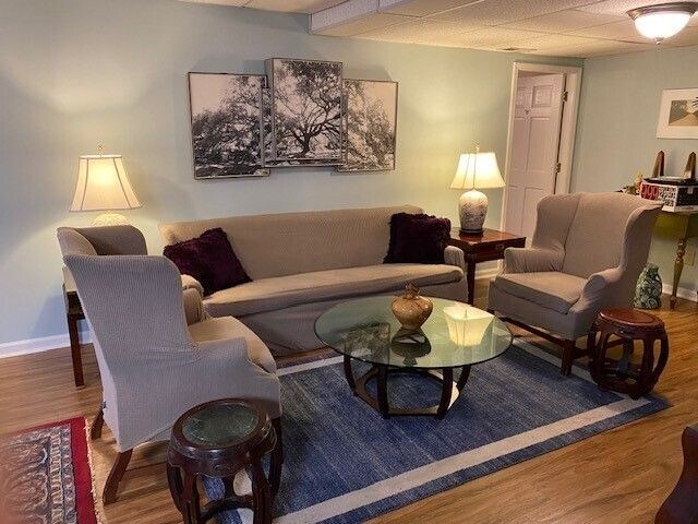 Living room with door to kitchen - 28 S Riversong Ln