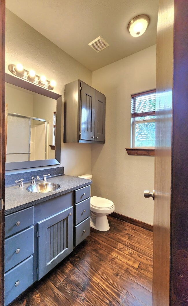 Foto del edificio - 2416 White Oak Dr