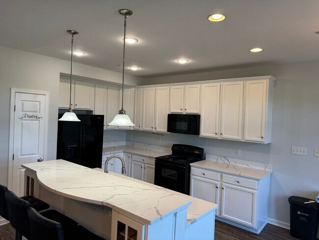 Foto del edificio - 8011 Forest Ridge Dr