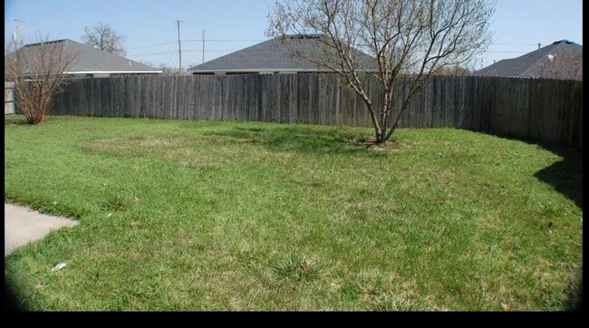 Foto del edificio - 600 Woods Dr