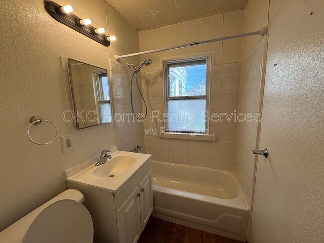 Foto del edificio - 2148 N Stonewall Ave