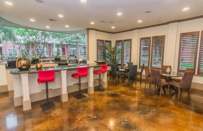 Foto del edificio - 2400 McCue Rd