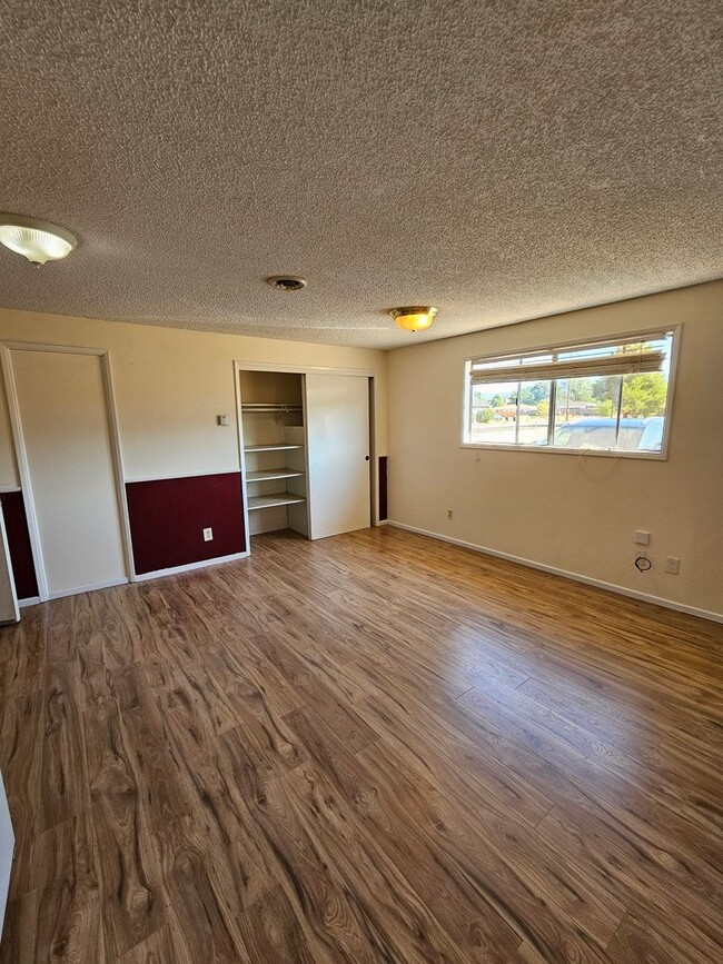 Building Photo - 2508002