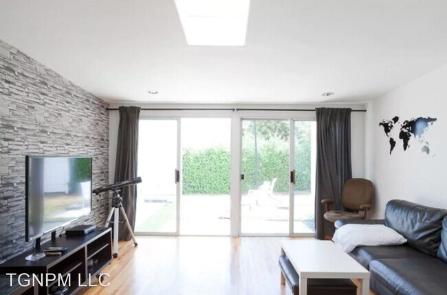 Foto del edificio - 4 br, 2 bath House - 436 Brightwood St
