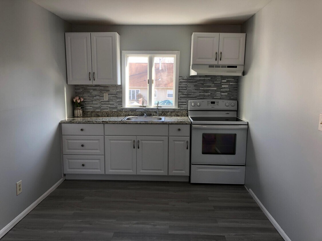 Foto principal - 54 Kendall Dr