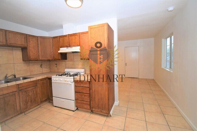 Foto del edificio - 3631 E Dwight Way