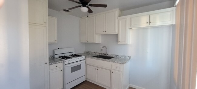 Foto del edificio - 19170 CA-18