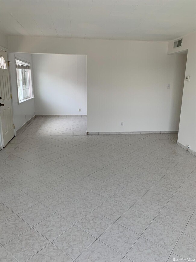 Foto del edificio - 3590 Crestmoor Dr