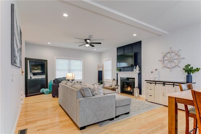 Building Photo - 142 Ferreira Ave