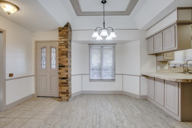 Building Photo - South Lubbock 3/2/2