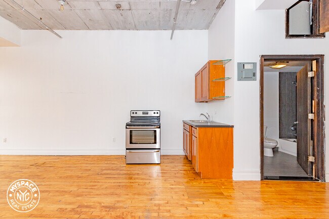 Foto del edificio - 1087 Flushing Ave