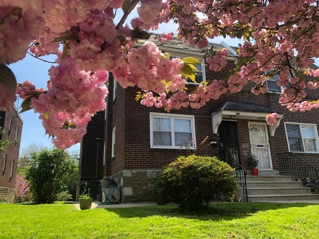 Front Door - 2nd Floor - 752 Hellerman St