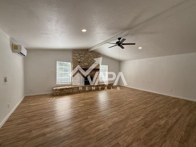 Foto del edificio - 7626 Glen Mont Dr