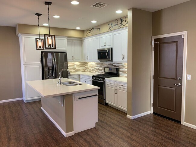 Foto del edificio - 2 Bed 3 Bath Townhouse For Rent in Temecula