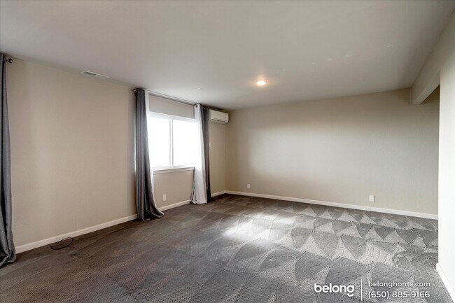 Building Photo - 1831 Manzanita Dr