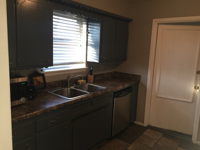 Foto del edificio - 7100 NW 18th St
