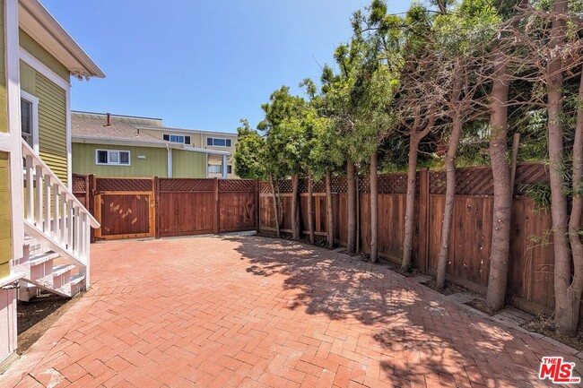 Building Photo - 222 Bicknell Ave