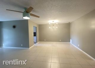 Building Photo - 1 br, 2 bath Condo - 4710 NW 4th St Apt C