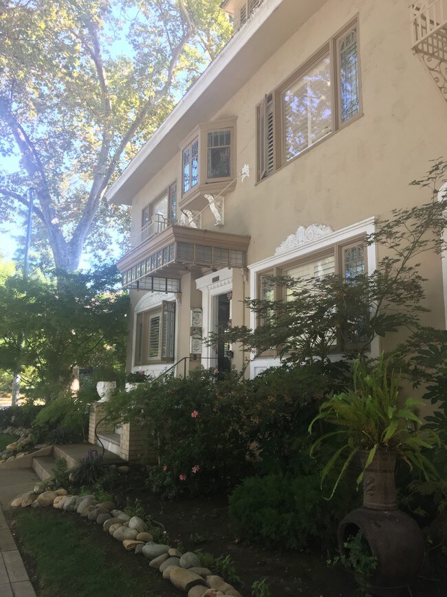 Building Photo - 2100 G St