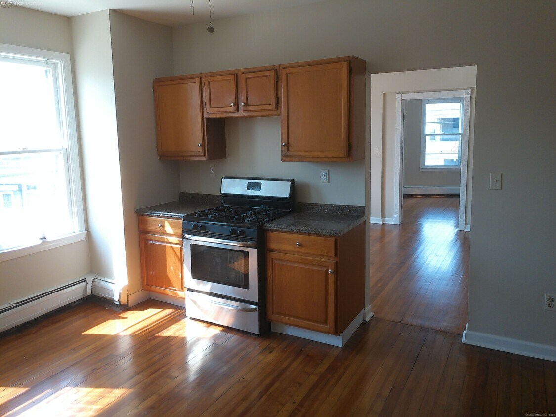 Primary Photo - 2343 Barnum Ave