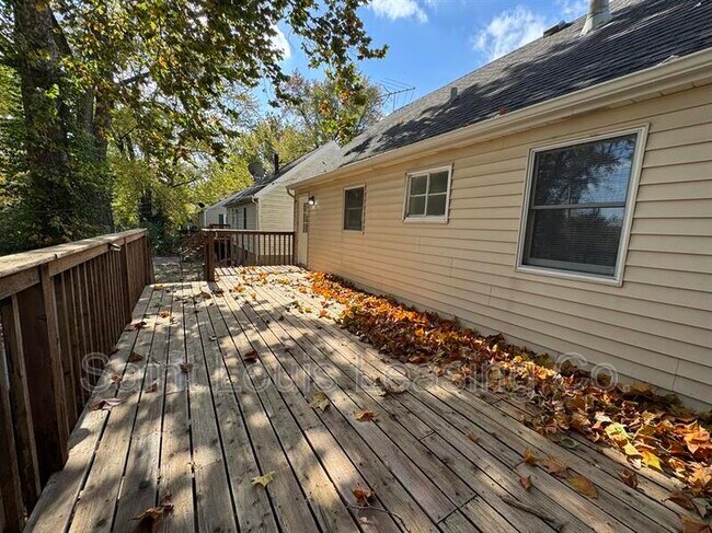 Building Photo - 524 Ames Pl