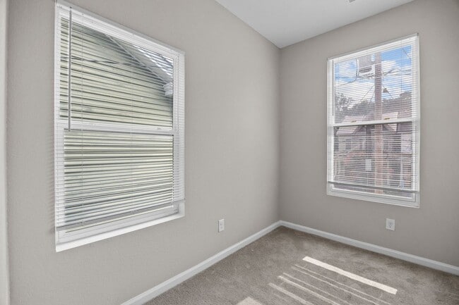 Building Photo - 126 Linden Ave