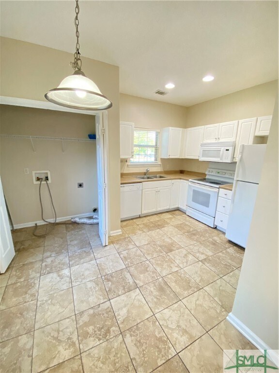 Building Photo - 204 Foxbury Square