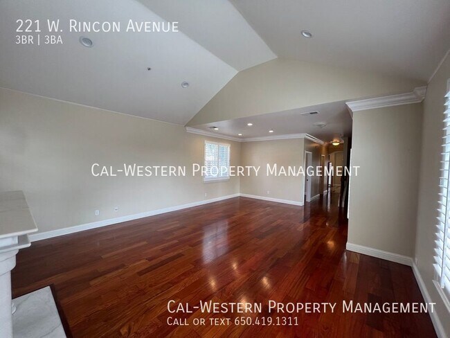 Foto del edificio - Stunning two-story 3 bedroom, 2.5 bathroom...