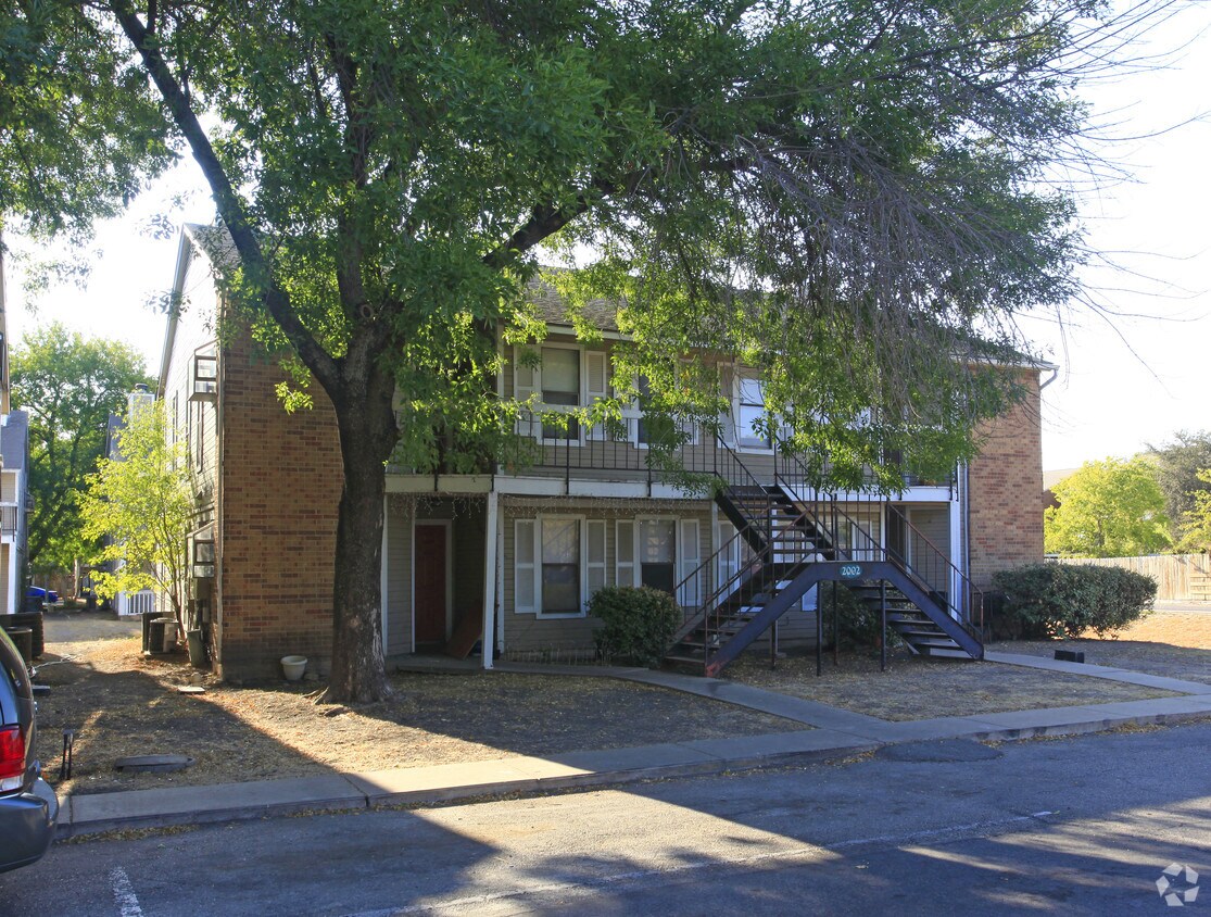 Primary Photo - Fourplex