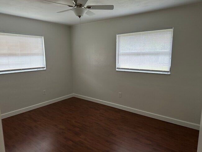 Foto del edificio - 625 Forest Lake Dr