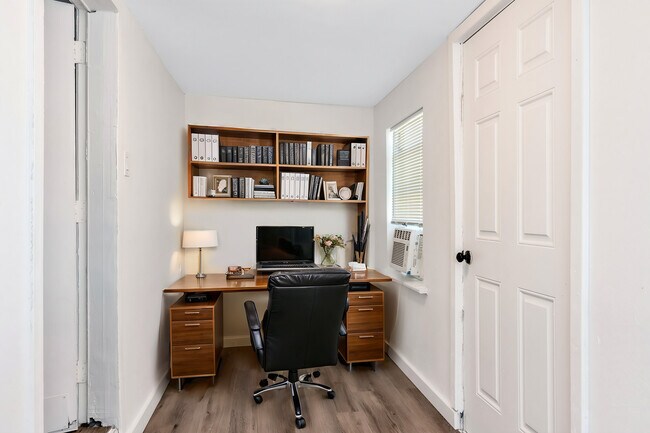 Foto del edificio - 206 S Elm St