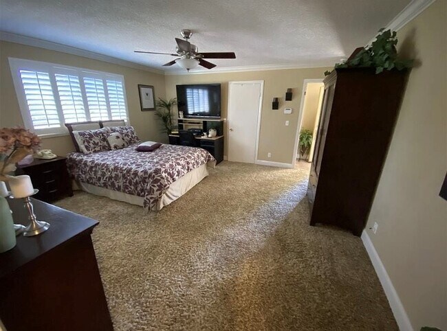 Building Photo - 9209 Lakeview Terrace