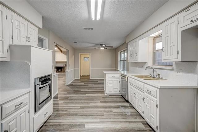 Building Photo - 2600 Plateau Dr